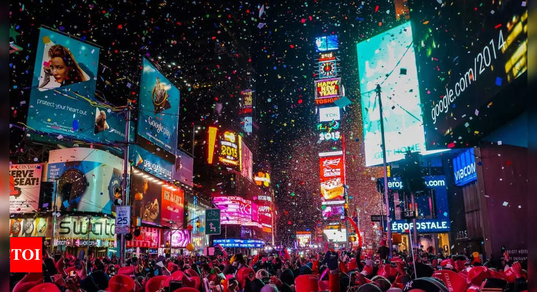 New York City prepares for heavily secured New Year’s eve in Times Square – Drones, dogs, officers deployed – Times of India