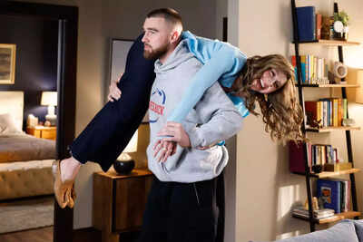 'It was a lot of pressure': Former 'SNL' cast member Heidi Gardner shares her battle to bring Travis Kelce to 'SNL'