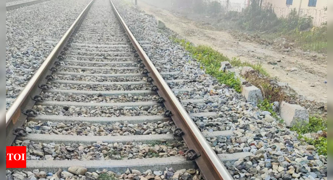 Secunderabad-Pune train's pilot spots LPG cylinder on tracks, stops train