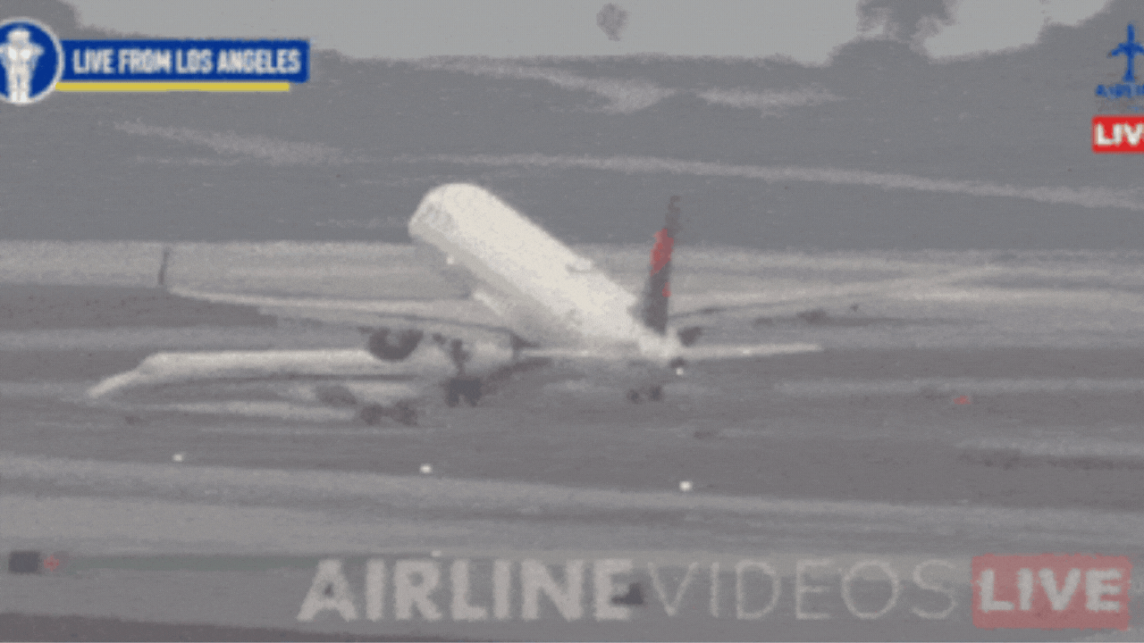 Seconds from disaster! Controller's warning averts major near-collision at  Los Angeles airport - The Times of India
