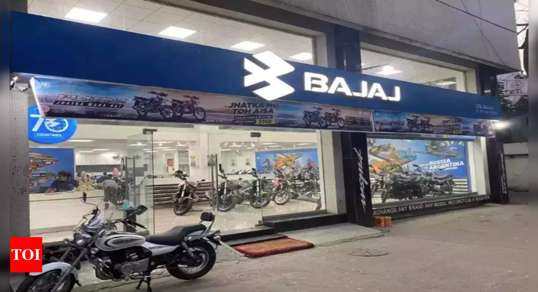 Bajaj Auto December sales decline to 3,23,125 units