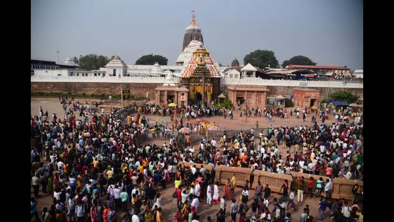 Smooth darshan on New Year': 5L seek blessings at Puri temple | Bhubaneswar  News - Times of India