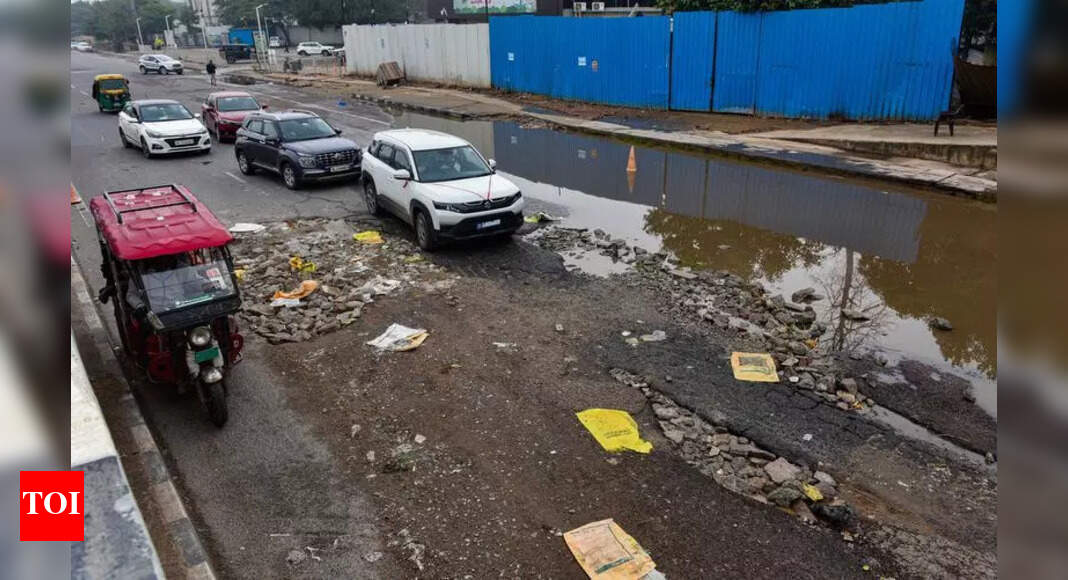 IFFCO Chk service road crumbles, agencies spar over repairs | Gurgaon ...