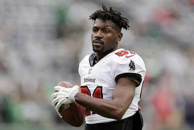 "Ch**k of the Day”: Former NFL cornerback Antonio Brown used an anti-Asian slur to describe Notre Dame junior cornerback Charles Du