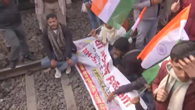 Bihar MP Pappu Yadav’s supporters stage 'rail roko' protest in solidarity with BPSC aspirants