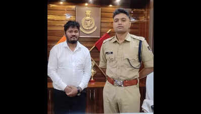 Man shows honesty, hands over 45 lost gold pendants worth over Rs 2L to cops in Balasore