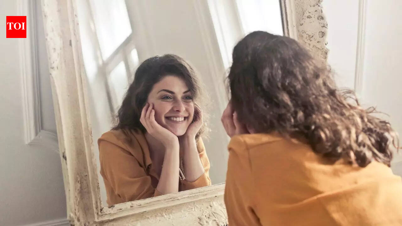7 simple yet powerful ways to be instantly attractive, as per psychology
