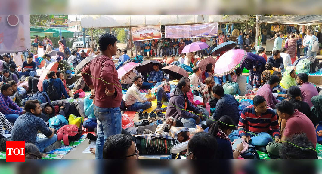 Kolkata: School job aspirants protest over delayed appointments in West Bengal