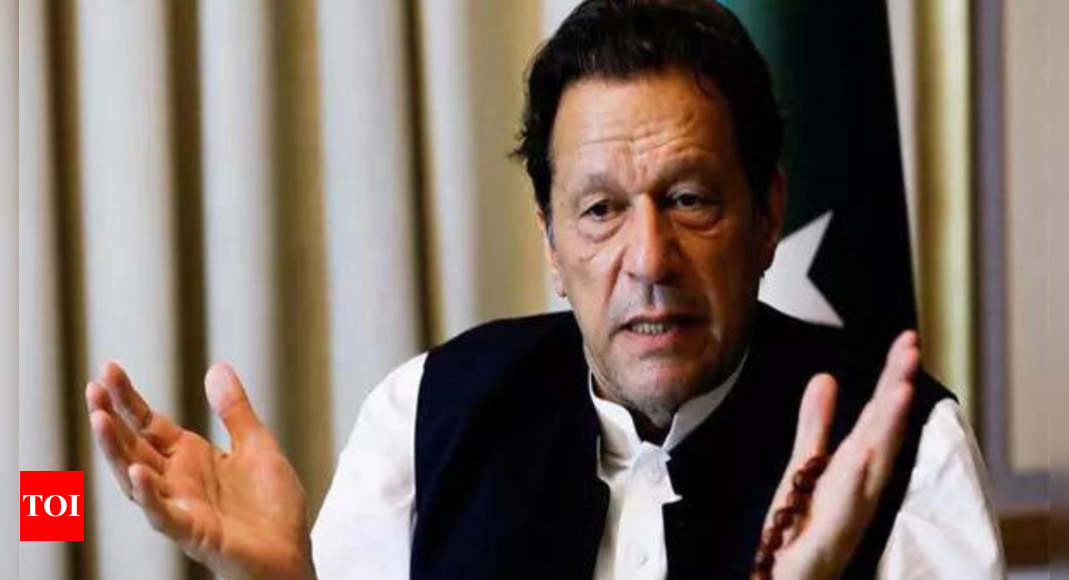 Pakistan: Imran Khan's party says it will only talk to government, doors closed to army for now