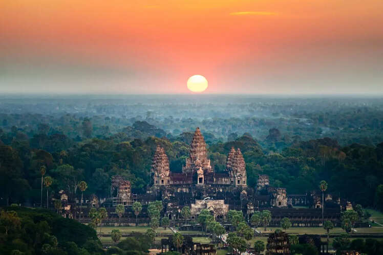 Cambodia reduces E-Visa fees