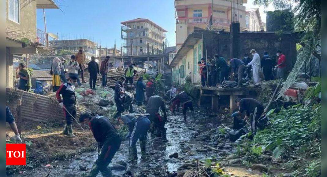 Police, citizens clear 13 tonnes of garbage from Yagamso river in Itanagar