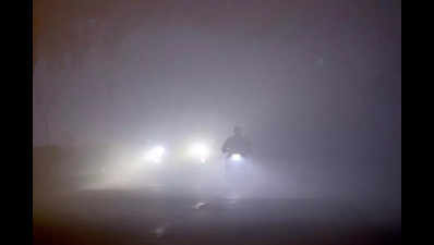 Season’s worst fog envelops Delhi; IMD predicts light showers ahead