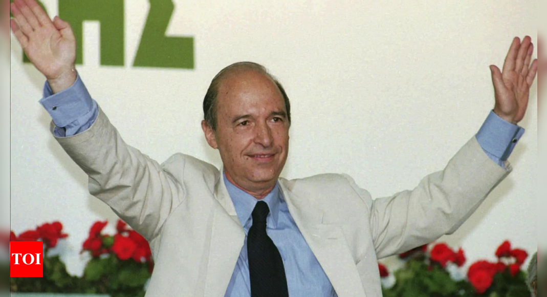 Costas Simitis, former Greek prime minister and eurozone architect, dies at 88