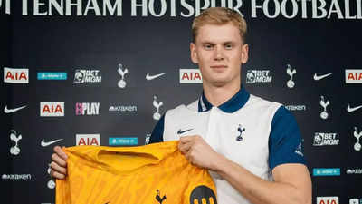 Tottenham Hotspur land Czech goalkeeper Antonin Kinsky