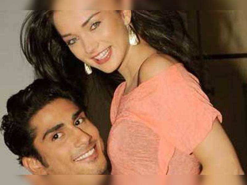Prateik, Amy opt to live-in
