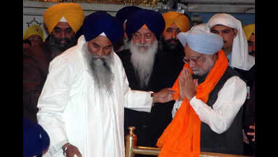 Warring sparks row with ‘Panth Ratan for MMS’ demand