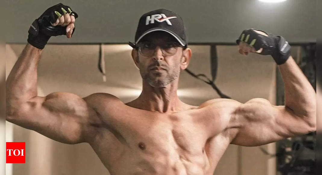 Hrithik Roshan stuns the internet with his epic body transformation, shares New Year resolution: ‘This year I’m going for the real thing’ – Times of India