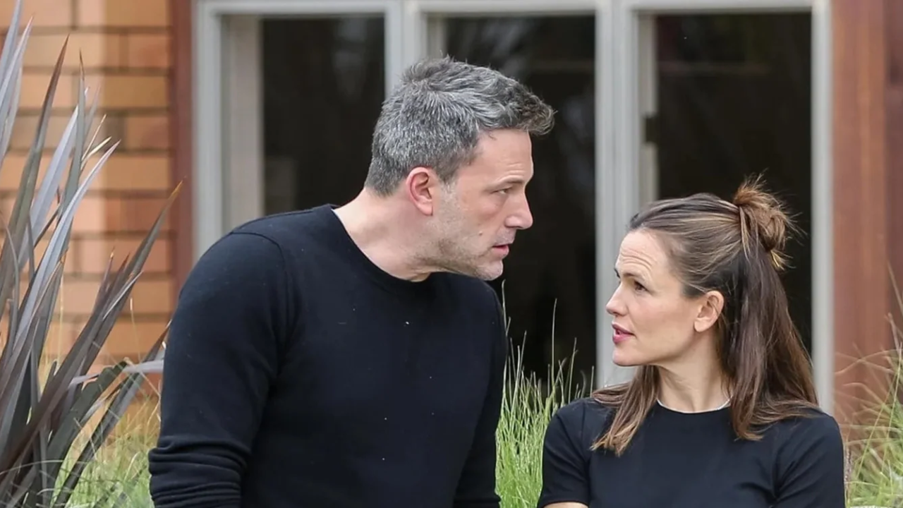 does jennifer garner smoke cigarettes Ben Affleck smokes cigarette while out with  New York Daily News Jennifer Garner: Snickers 'N' Sprite!