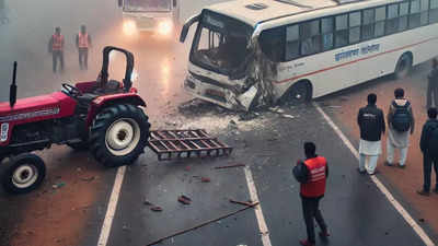 ​ 10 injured as bus crashes into tractor-trolley in Uttar Pradesh amid dense fog