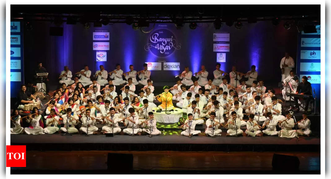 90 flutists presented Flute Symphony as a tribute to Ustad Zakir Hussain at Bansuri Utsav