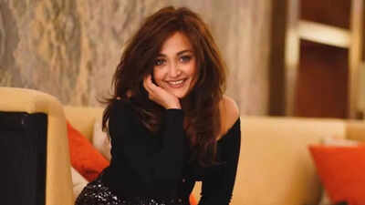 Monali Thakur releases statement on what led her to leave stage during Varanasi concert, demands better treatment for artists