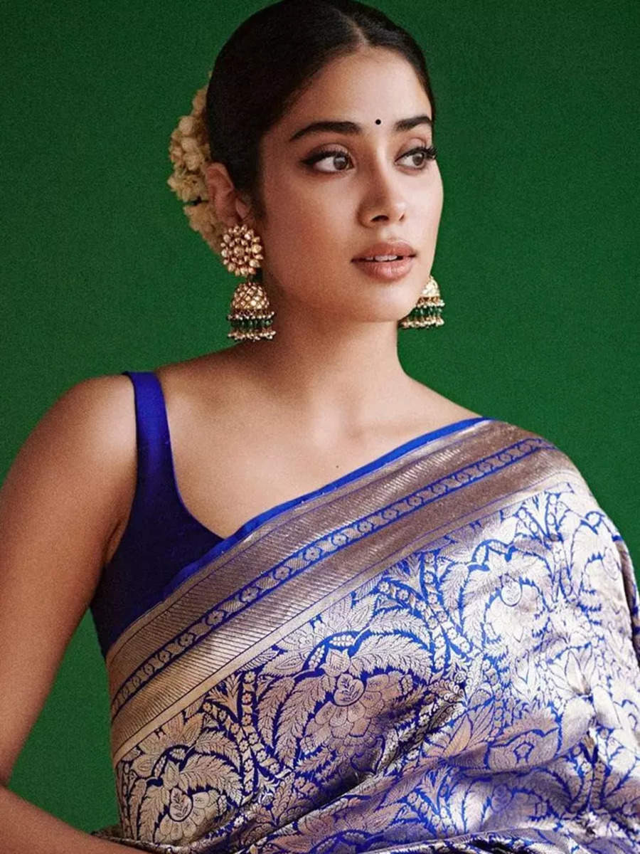 10 statement blouse designs inspired by Janhvi Kapoor