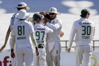 South Africa match India's record of 7 consecutive wins with 10-wicket triumph against Pakistan