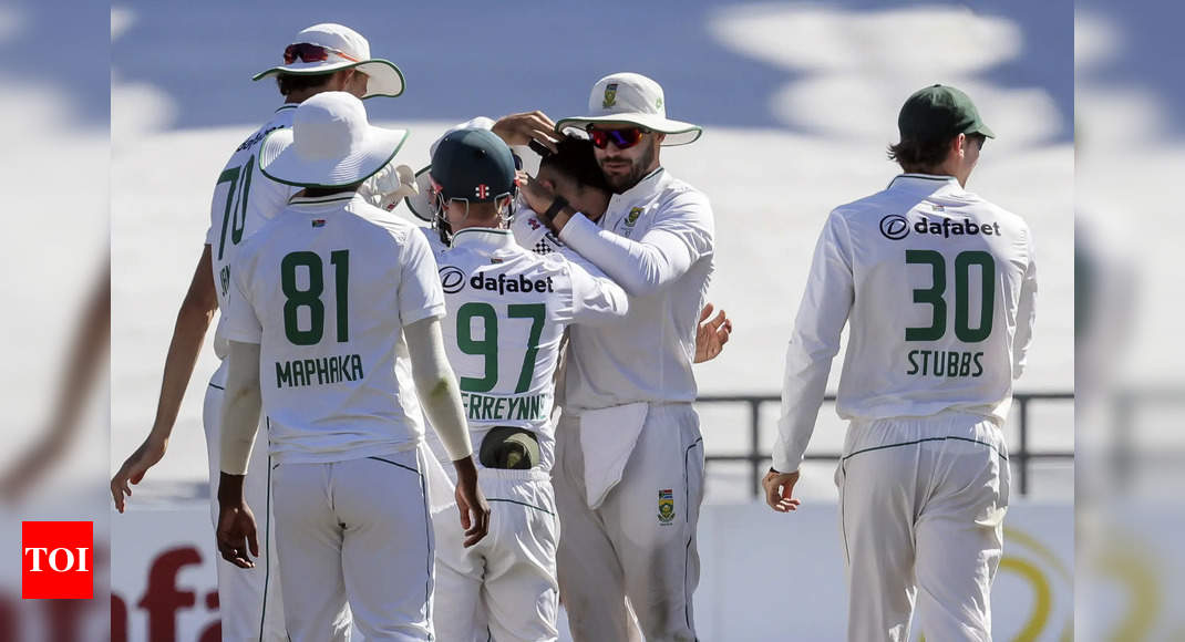 South Africa match India's record of 7 consecutive wins with 10-wicket triumph against Pakistan