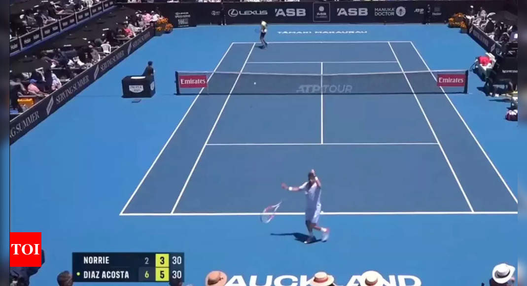 Cam Norrie unintentionally hits spectator with racket, does not get disqualified – Watch | Tennis Information – Instances of India