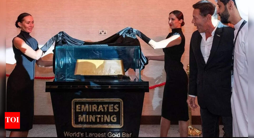 gold bar dress code Dubai unveils world's largest weighing 300.12 kg worth INR 211 crore Direct To Consumer:Yes