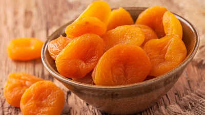 5 benefits of eating dried apricots in winters