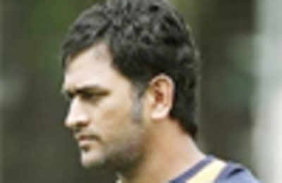 Dhoni is still best bet for Test captaincy, says Gavaskar