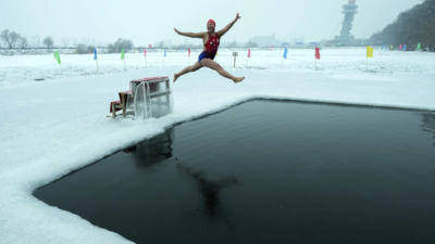 In freezing temperatures, swimmers in China plunge into a river for health and joy