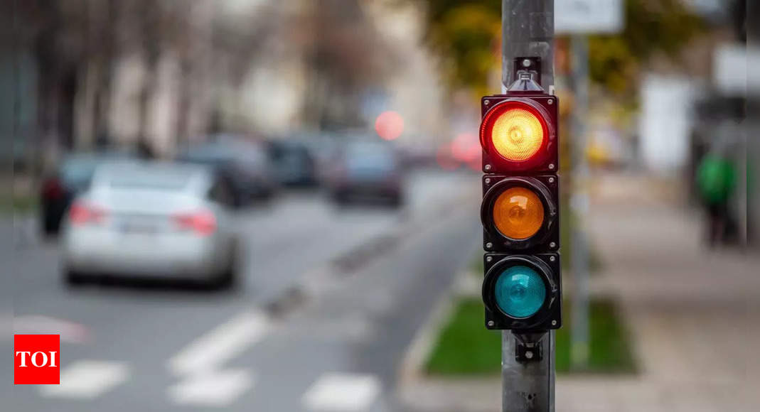 Anand Mahindra’s picture post from traffic signal has a special message