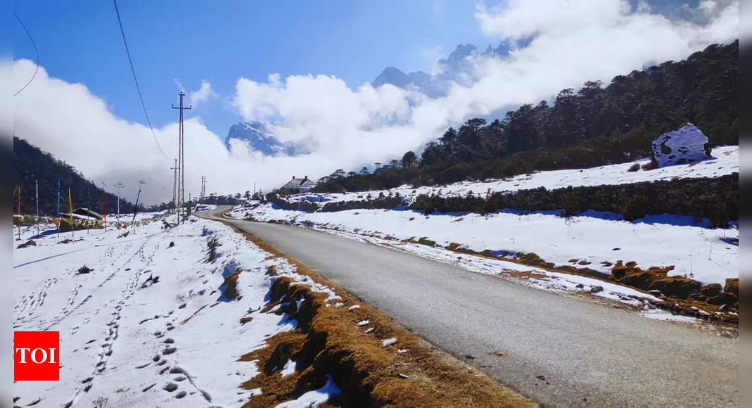 Sikkim: Popular tourist destinations shut down due to heavy snowfall