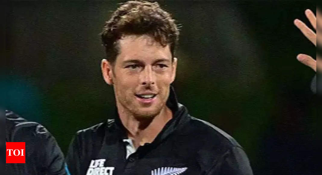 Watch: Mitchell Santner’s accuracy on display as he runs out Charith Asalanka