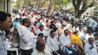 Contractors protest over unpaid bills of 1,500 cr