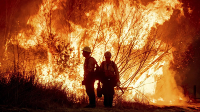 Los Angeles wildfires kill 10, destroy 10,000 structures