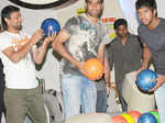 Munaf, Praveen play bowling alley game