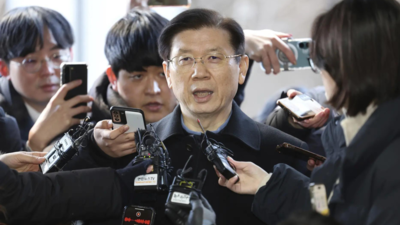 South Korea's acting leader accepts resignation of presidential security chief