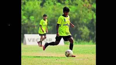 Madhya Pradesh tribal girl who started playing football barefoot gets AIFF call-up