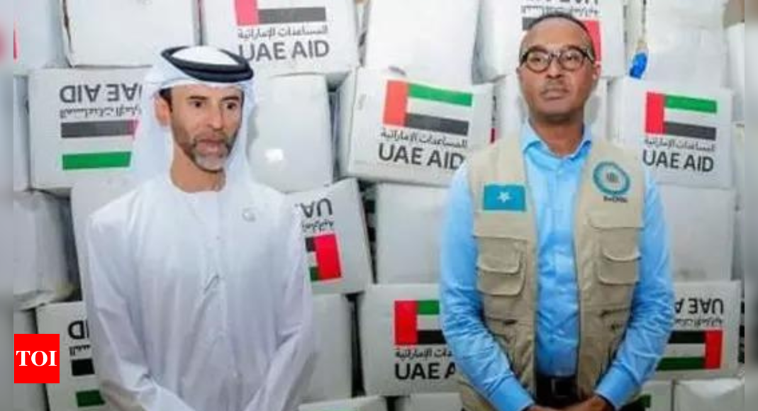 UAE dispatches 700 tonnes of food supplies to victims of floods in Somalia