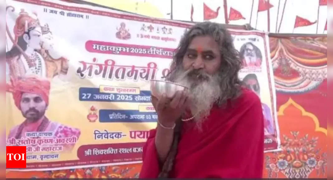 Maha Kumbh 2025: Chai Wala Baba who offers FREE coaching to civil service aspirants | – Times of India