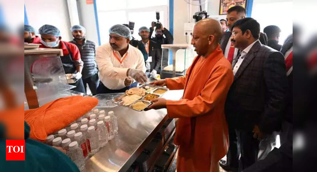 Yogi inaugurates low-cost community kitchen in Prayagraj.