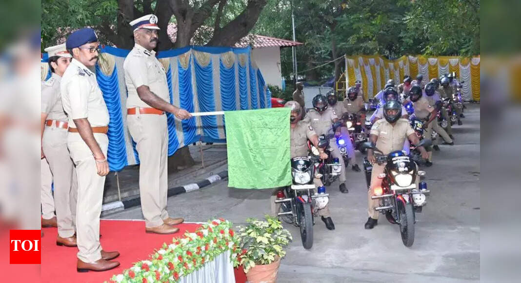 101 GPS-equipped police vehicles flagged off in Madurai | Madurai News ...