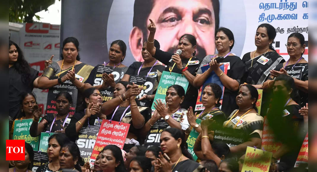 AIADMK women functionaries stage protest over violence against women