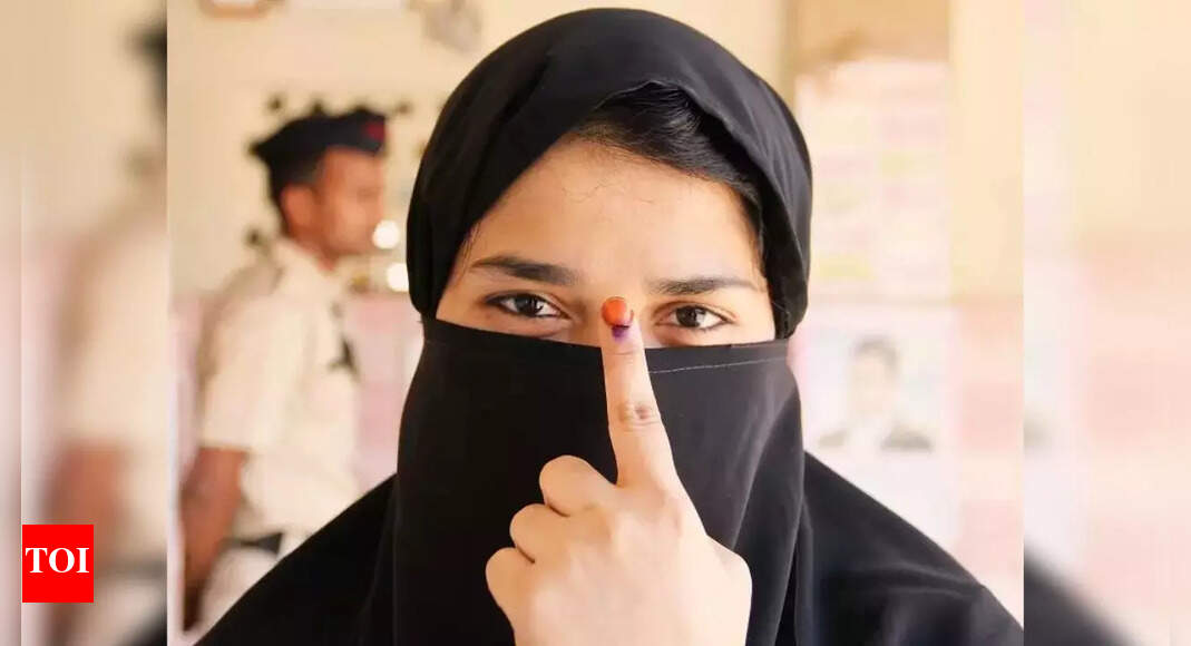 Delhi assembly polls: Muslim voters keep AAP and Congress hopes alive