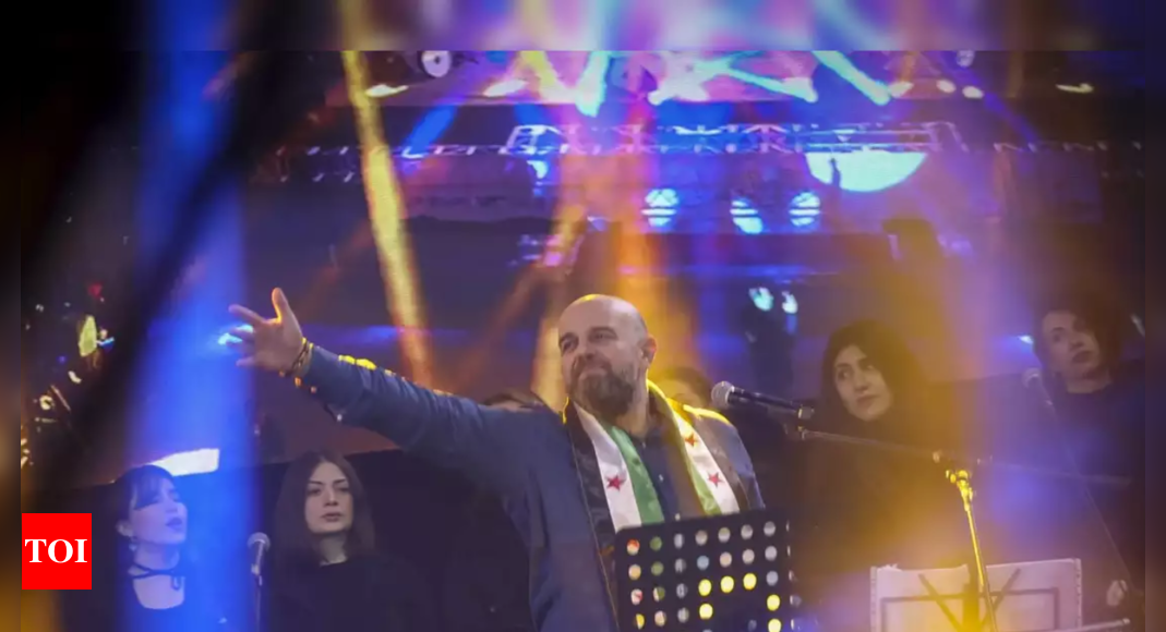 Wasfi Maasarani returns to Syria after 13 years, singing of hope and change