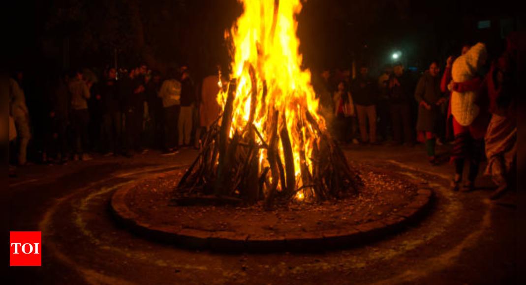 Happy Lohri 2025: Best Messages, Quotes, Wishes and Images to share on Lohri