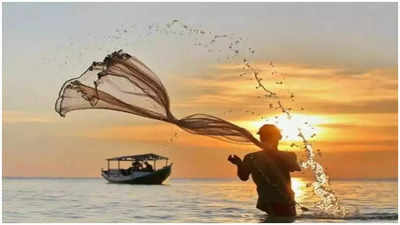 Sri Lankan Navy arrests 8 Indian fishermen for alleged poaching